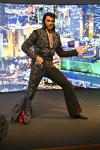 Oliver Steinhoff (Elvis Tribute Artist) beim „1. Kinderlachen Christmas Gala“ im Hotel Grand Tirolia in Kitzbühel am 21.12.2024 (©Foto: BrauerPhotos / Goran Nitschke) 